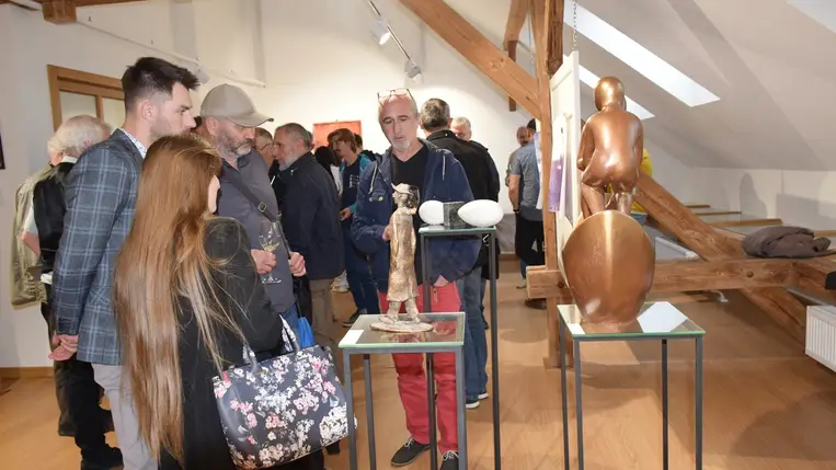 A háború elől Kárpátaljára menekült alkotók kiállítása