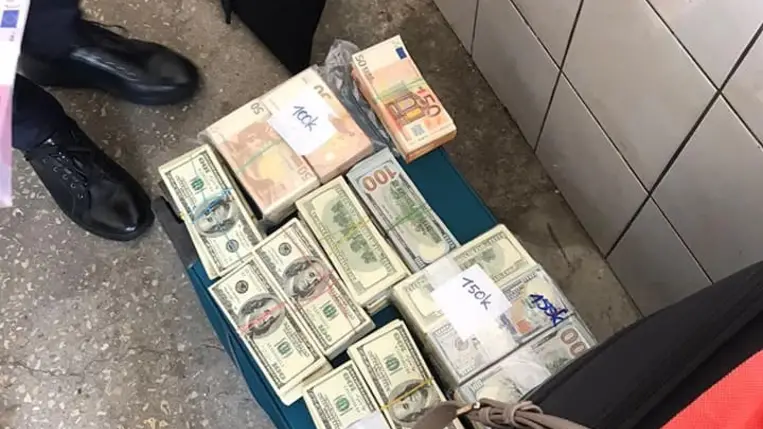 Sok százezer dollár és euró akadt fenn az ukrán vámosok hálóján