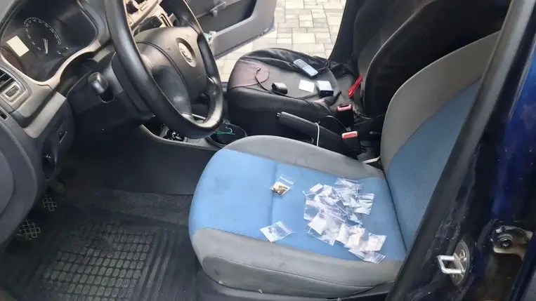 Kiskorú kábítószer-kereskedőt vettek őrizetbe a rendőrök Kárpátalján