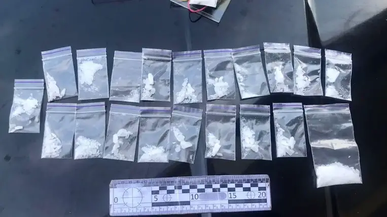 Kiskorú kábítószer-kereskedőt vettek őrizetbe a rendőrök Kárpátalján