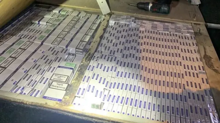 Több mint 150 ezer doboz cigarettát akart átvinni az asztélyi határon. Fotó: Kárpátaljai Vámhivatal