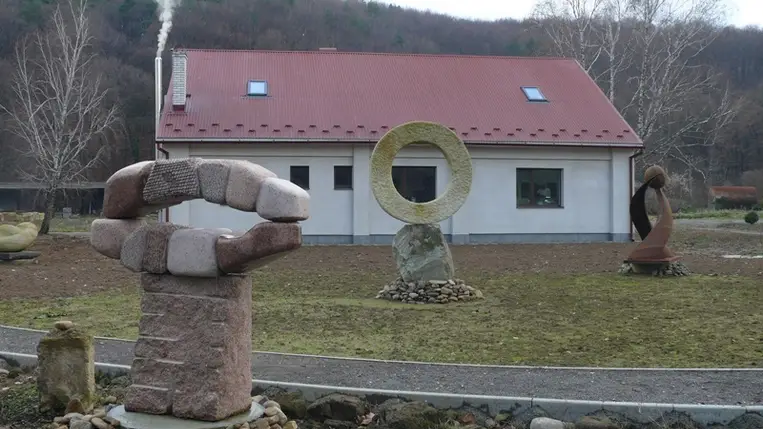 Szoborparkot és alkotóházat avattak Beregszentmiklóson. Fotó: Kovács Elemér