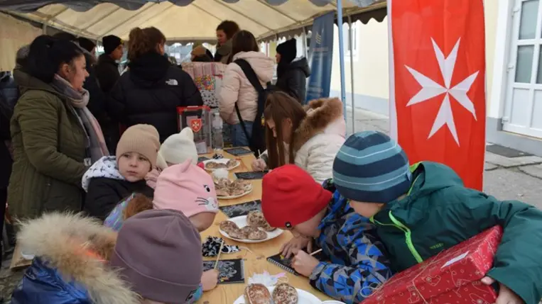 Adventi vásár Beregszászon - Közösségi alkalom a jótékonyság jegyében. Fotó: Kárpátinfo/Kovács Elemér