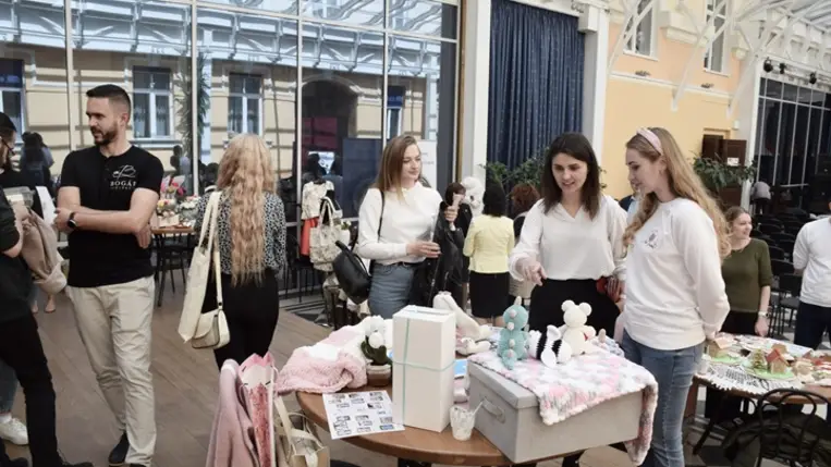 Kettő az egyben: karriernap és öregdiák expo a Rákóczi Főiskolán. Fotó: Kárpátinfo/Kovács Elemér