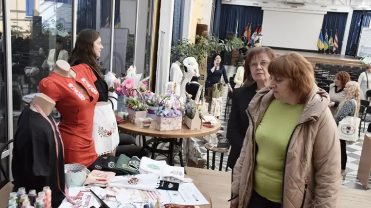 Kettő az egyben: karriernap és öregdiák expo a Rákóczi Főiskolán. Fotó: Kárpátinfo/Kovács Elemér