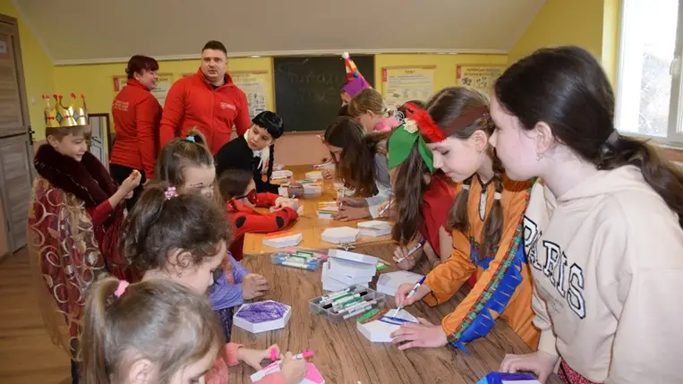 A máltaiaknál farsangoltak a KMNE gyermekei. Fotó: Kárpátinfo/Kovács Erzsébet