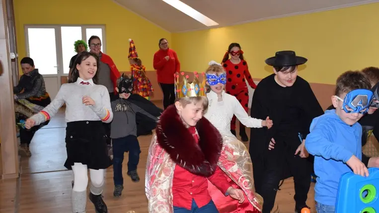 A máltaiaknál farsangoltak a KMNE gyermekei. Fotó: Kárpátinfo/Kovács Erzsébet