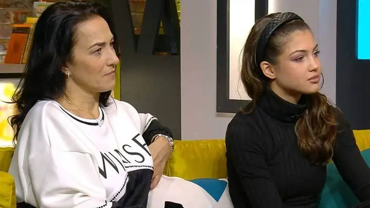 Mint az ikrek! Fésűs Nelly és 20 éves lánya egyre jobban hasonlítanak