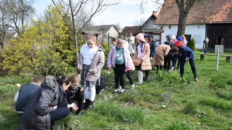 Húsvétváró a Nagyberegi Tájházban - Hímeskészítés és locsolkodás. Fotó: Kárpátinfo/Kovács Erzsébet