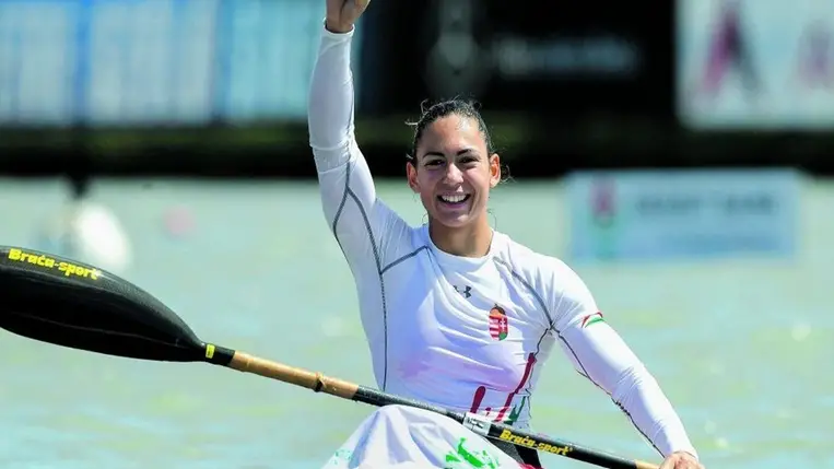 Országot vált a világ- és Európa-bajnok magyar kajakos