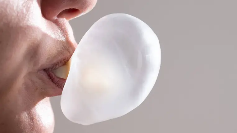 Megdöbbentő felfedezés: gyógyíthat a rágó? 