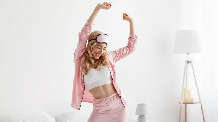 Jó hír a nehezen ébredőknek: a szundi funkció használata javunkra válik 