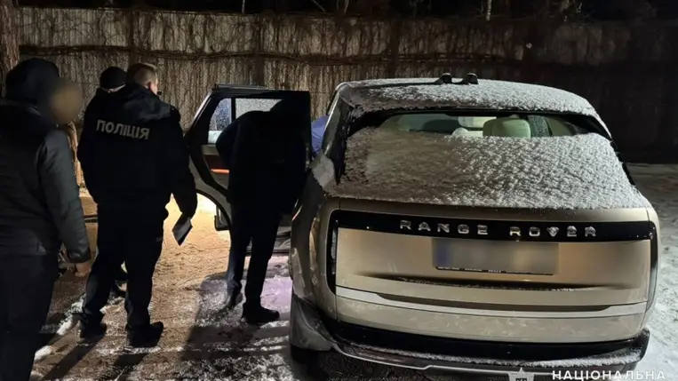 Tízmillió dollárt lopott a Védelmi Minisztérium tanácsadója volt parlamenti képviselő bűntársával egyenruha-beszerzésen