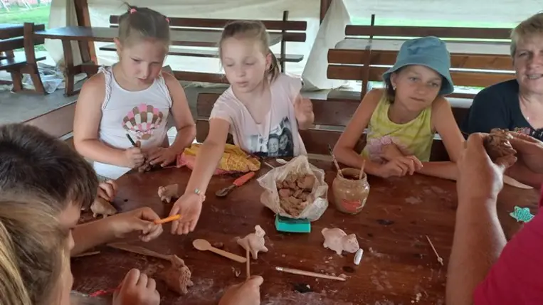 Ukrán tábor a Kárpátaljai Magyar Nagycsaládosok Egyesülete szervezésében - Nyelvtanulás játékosan