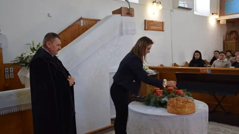 Magyarok kenyere: oklevélátadás Verbőcön - A búzaszem is a békéről álmodik. Fotó: Kárpátinfó/ Kovács Elemér