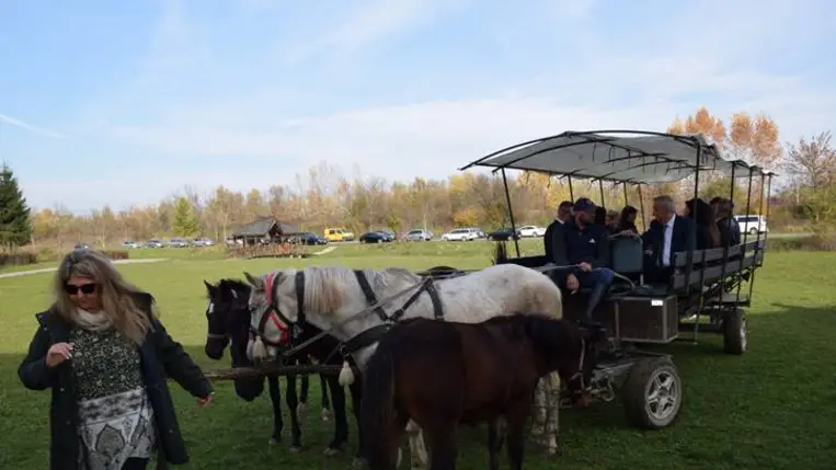 Interaktív foglalkozások a Tiszacsomai Látogatóközpontban - Elődeink nyomdokain. Fotó: Kárpátinfó/ Kovács Elemér