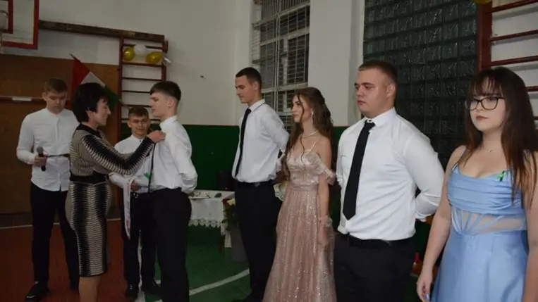 Szalagavató Bátyúban - Szétszórt gyöngyszemek. Fotó: Kárpátinfó/ Kovács Erzsébet