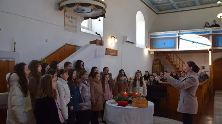 Magyarok kenyere: oklevélátadás Verbőcön - A búzaszem is a békéről álmodik. Fotó: Kárpátinfó/ Kovács Elemér