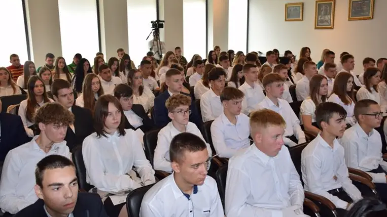 Az Egán Ede Szakképzési Centrum tanévnyitó ünnepségén Beregszászban - Piacképes szakmával a szülőföldön boldogulni. Fotó: Kárpátinfó/Kovács Erzsébet