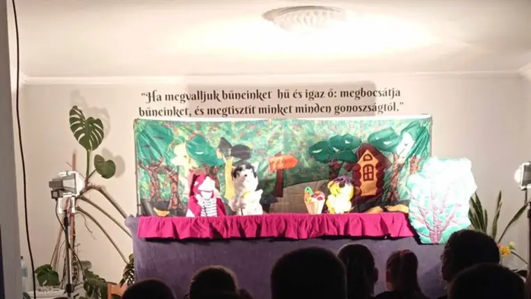 Bábszínház a Glória Ifjúsági Központban - Szeretni soha nem késő