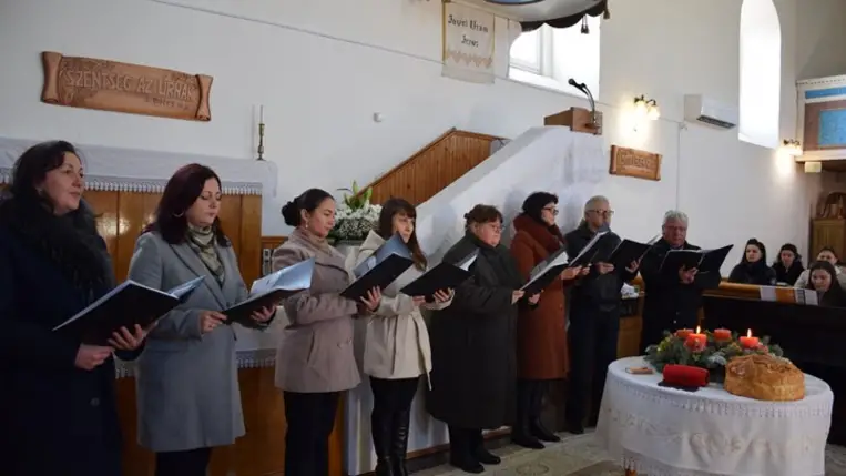 Magyarok kenyere: oklevélátadás Verbőcön - A búzaszem is a békéről álmodik. Fotó: Kárpátinfó/ Kovács Elemér