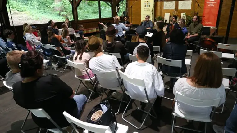 Mesébe illő verseny - Felvidéki népmesemondó verseny Gombaszögön. Fotó: Farkas József