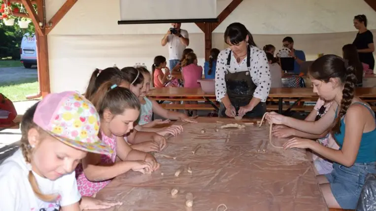 Horváth Anna alkotóhét a KMNE szervezésében - Minőségi közösségi együttlét.  Fotó: Kárpátinfo/Kovács Erzsébet