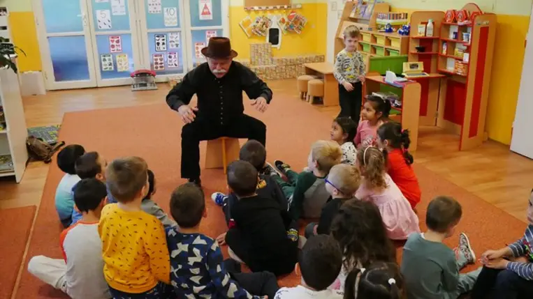 Mesedélelőtt a füleki óvodában (fotó_ Varga Norbert)