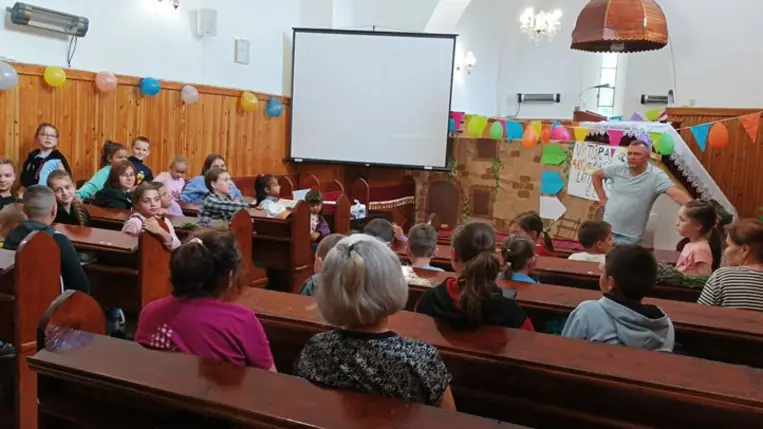 Vakációs bibliahét Beregardóban - Kövess engem. Fotó: Kárpátinfo/Kovács Erzsébet
