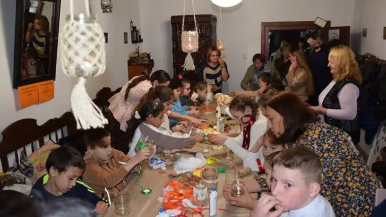 Márton-napi hagyományok elevenedtek meg a Nagyberegi Tájházban - Kézműveskedés, libazsíros kenyér és kemencében sült alma