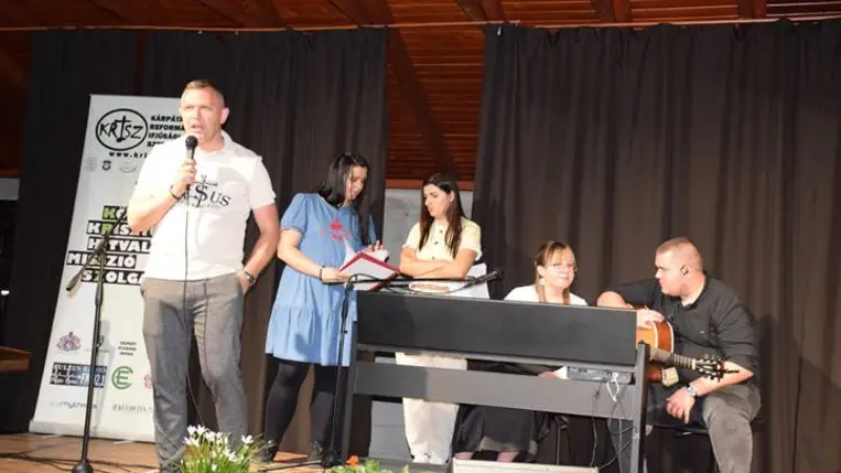 KRISZ Ifjúsági csendesdélután Tiszakeresztúrban - Szeress és szolgálj Fotó: Kárpátinfó/ Marton Erzsébet