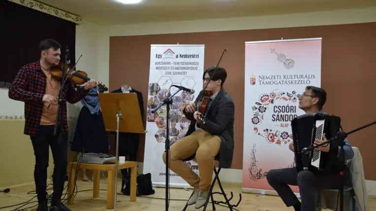 A táncház napja Mezőváriban - Tánctanulás, kézműveskedés, népzenei koncert. Fotó: Kárpátinfó/ Kovács Erzsébet