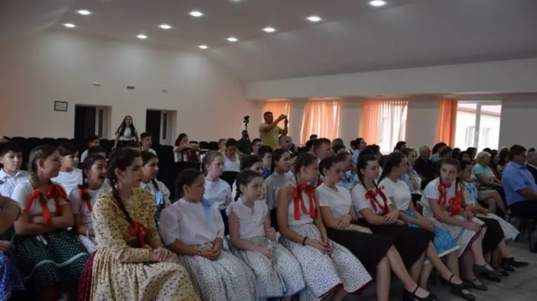 Tizenötéves a Bereg-vidéki Népzenei és Néptánctábor - Megtartó hagyományok, gyökerek. Fotó: Kárpátinfó/ Kovács Erzsébet