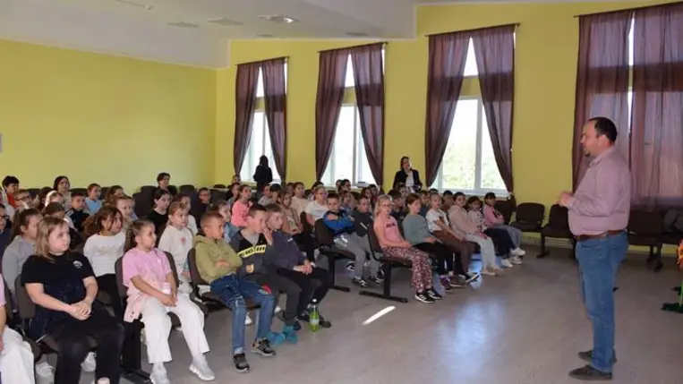 Elstartolt a Fiatal méhészek program - Ismerkedés a kaptárak népével. Fotó: Kárpátinfó/ Kovács Elemér