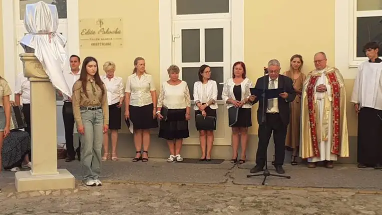 Kenyérszentelés és szoboravatás Beregszászban - A legnehezebb időben is lehet jövőt teremteni