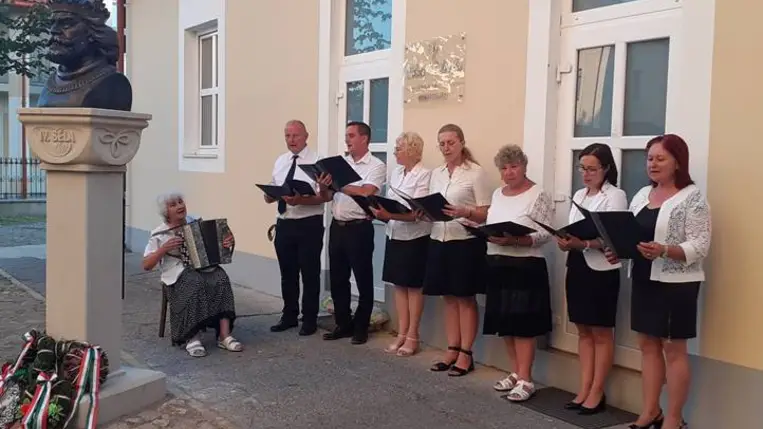 Kenyérszentelés és szoboravatás Beregszászban - A legnehezebb időben is lehet jövőt teremteni