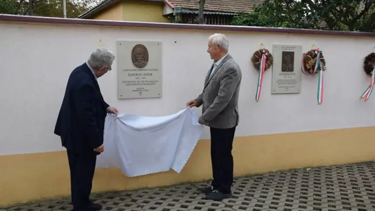 Egy feledésre ítélt alkotó: Zahoray János emléktáblájának avatója Beregszászon - Portrék, tájképek, enteriőrök. Fotó: Kárpátinfó/ Kovács Elemér