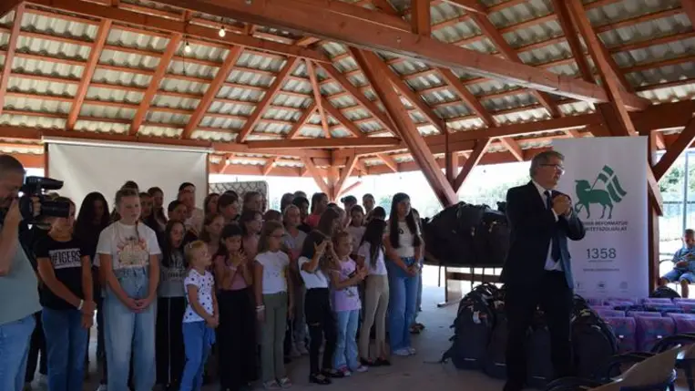 Kárpátaljai gyerekek iskolakezdését is segíti az MRSZ - Megérkeztek a szeretet-táskák. Fotó: Kárpátinfó/ Marton Erzsébet