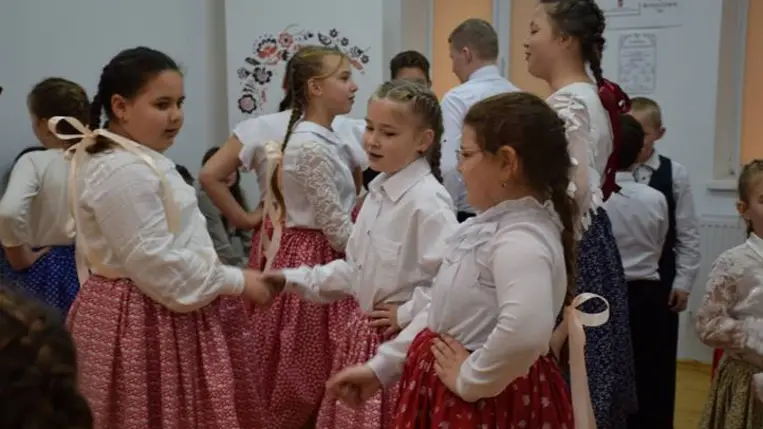 Márton-napi hagyományok elevenedtek meg a Nagyberegi Tájházban - Kézműveskedés, libazsíros kenyér és kemencében sült alma