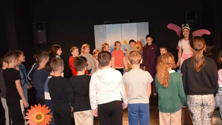 Méhmese a beregszászi magyar színházban - Ismeretszerzés, játék és szórakozás. Fotó: Kárpátinfó/ Kovács Erzsébet