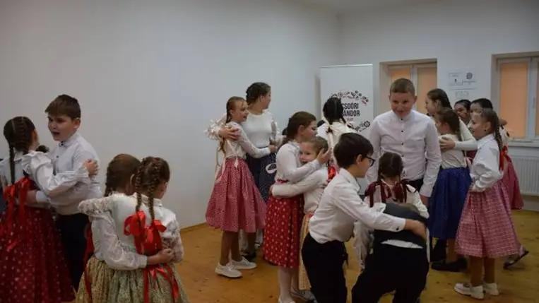 Márton-napi hagyományok elevenedtek meg a Nagyberegi Tájházban - Kézműveskedés, libazsíros kenyér és kemencében sült alma