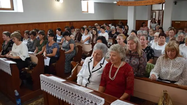 Nőszövetségi csendesnap Tiszapéterfalván - Szolgálat a próbák idején. Fotó: Kárpátinfó/ Marton Erzsébet