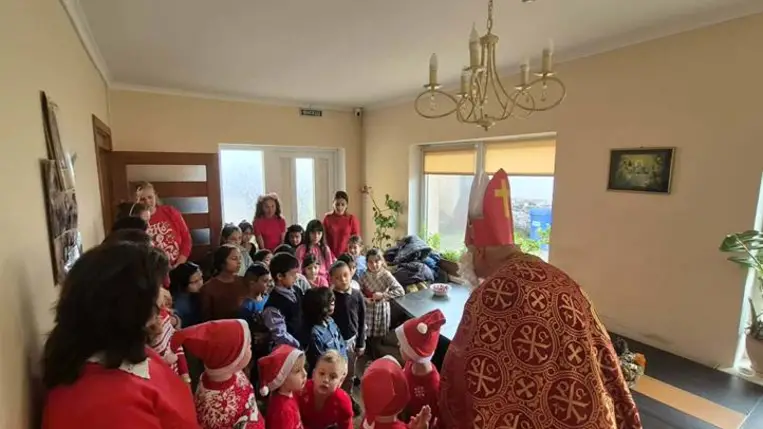 Szent Miklós hetével ünnepelte 30. születésnapját a Beregszászi Járási Máltai Szeretetszolgálat - Mosolyt és ünnepet vittek gyerekekhez, idősekhez