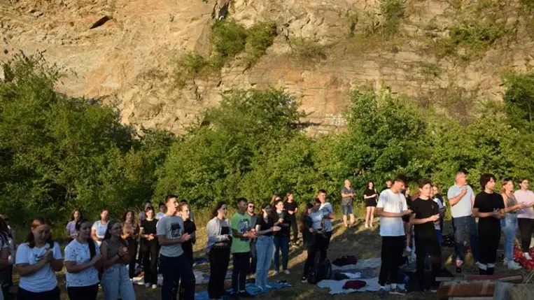 KRISZ dicsőítő alkalom a beregardói Fehér sziklánál - Jézussal a hegyen. Fotó: Kárpátinfó/ Kovács Erzsébet