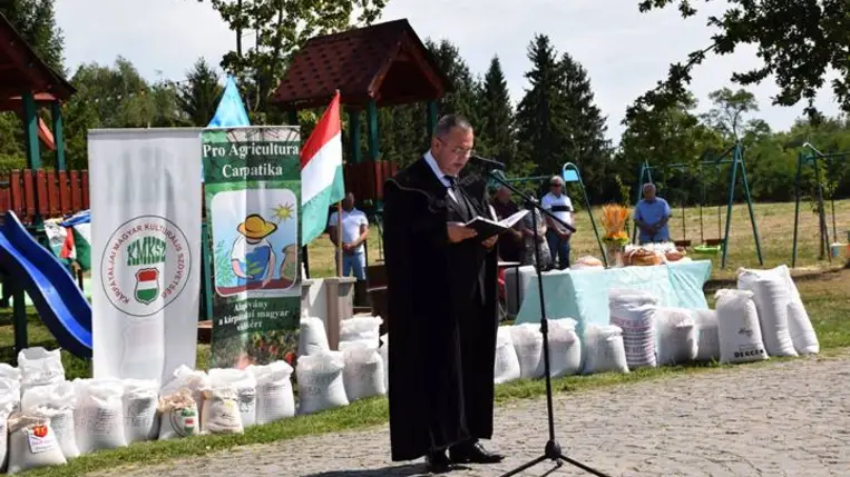 Magyarok Kenyere. Búzaösszeöntő ünnepség Nagydobronyban - A megpróbáltatások idején még jobban összekapaszkodunk. Fotó: Kárpátinfó/ Kovács Elemér