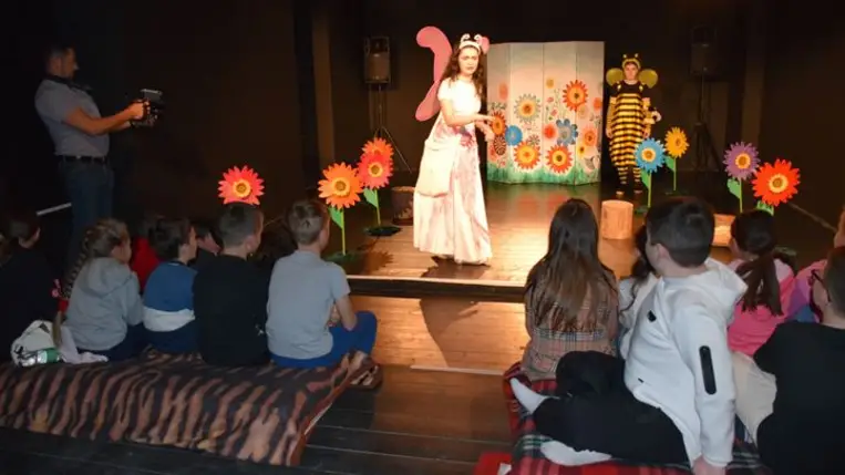 Méhmese a beregszászi magyar színházban - Ismeretszerzés, játék és szórakozás. Fotó: Kárpátinfó/ Kovács Erzsébet