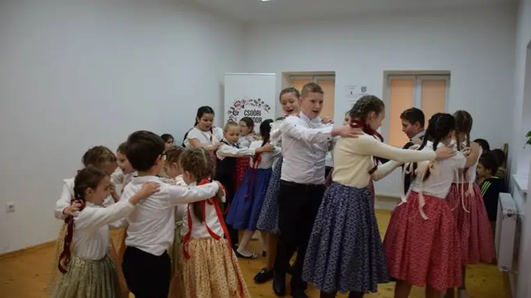 Márton-napi hagyományok elevenedtek meg a Nagyberegi Tájházban - Kézműveskedés, libazsíros kenyér és kemencében sült alma