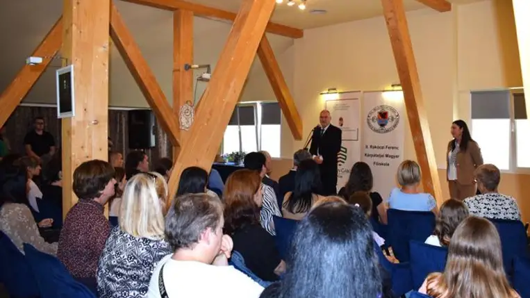 A Kótyuk István akadálymentesítő tanfolyam megnyitóján - Nyelvismeret – közösségi együttélés és elfogadás. Fotó: Kárpátinfó/ Kovács Elemér