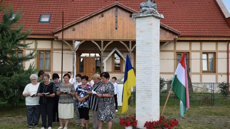 Megemlékezés Nagybégányban - Koszorúzás a Nemzeti Összetartozás Emlékparkban. Fotó: Kárpátinfó/ Kovács Elemér