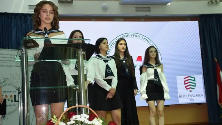 A Kárpátaljai Magyar Líceum első bizonyítványátadó ünnepségén - Az elsők bátorsága és felelőssége. Fotó: Kárpátinfó/ Kovács Erzsébet